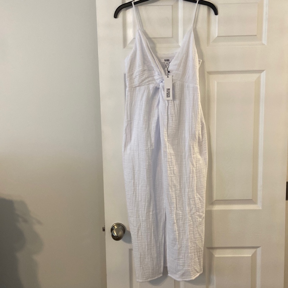 BB Dakota White 100% cotton dress size 4 length 40” bust 30”